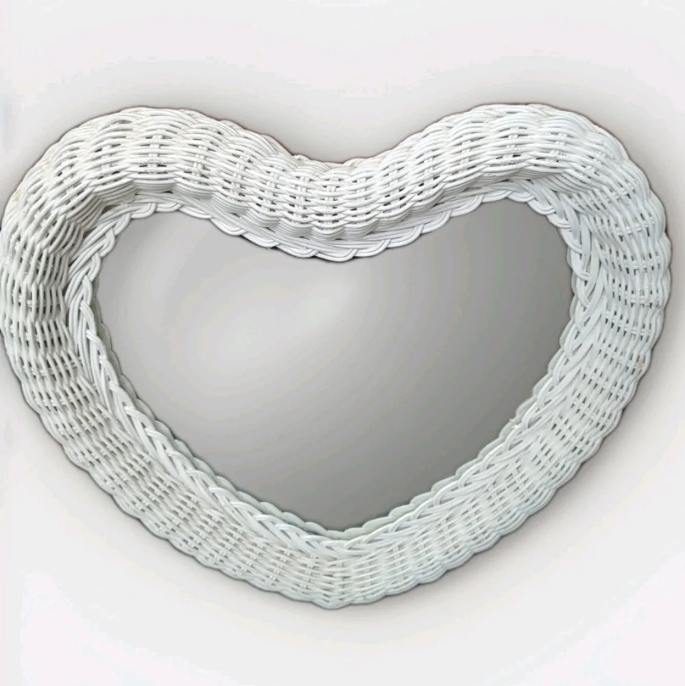 Vtg Heart Shaped Wicker Mirror 70’s/80’s White Boho Shabby Beachy Cottage Core